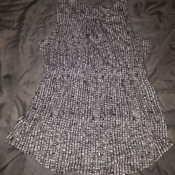 NWOT Banana Republic Sleeveless Blouse - Picture 5 of 6